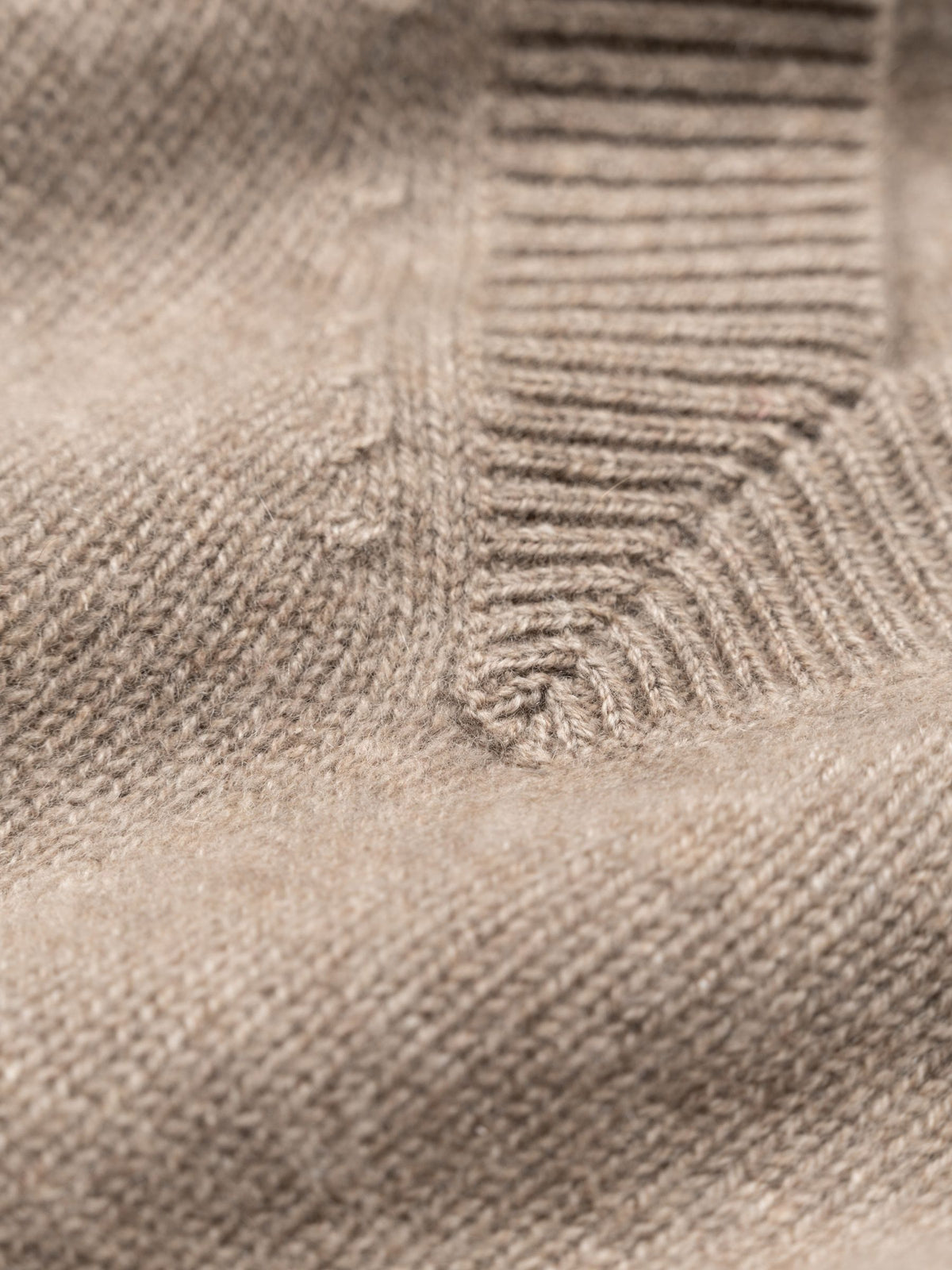 Cashcash Easy V Cashmere Pullover Sand