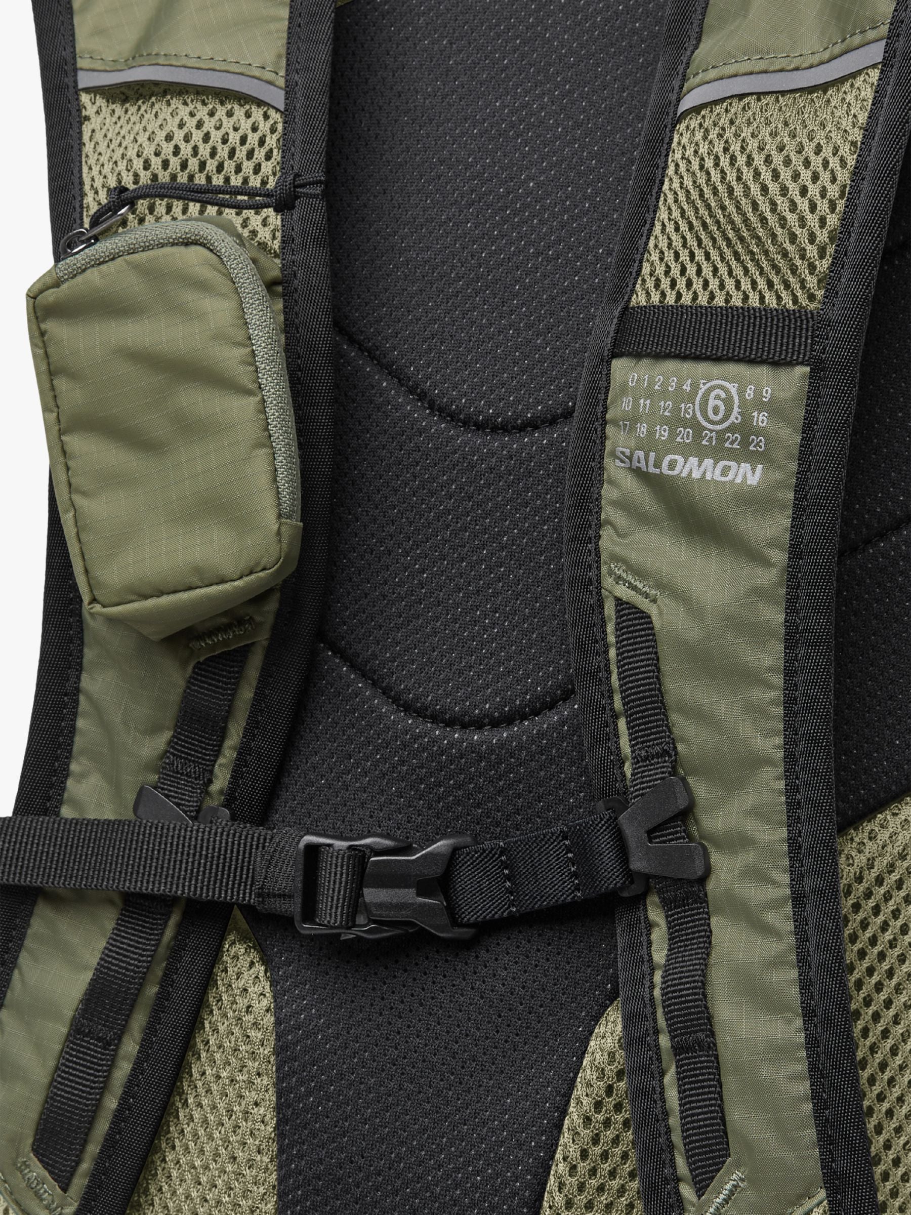 MM6 x Salomon Daypack 20 Backpack Oliv