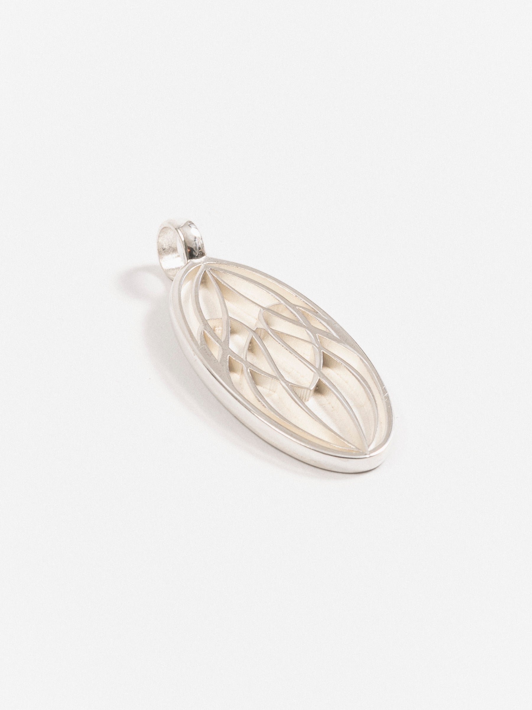 Roomers Logo Pendant Size L Silver