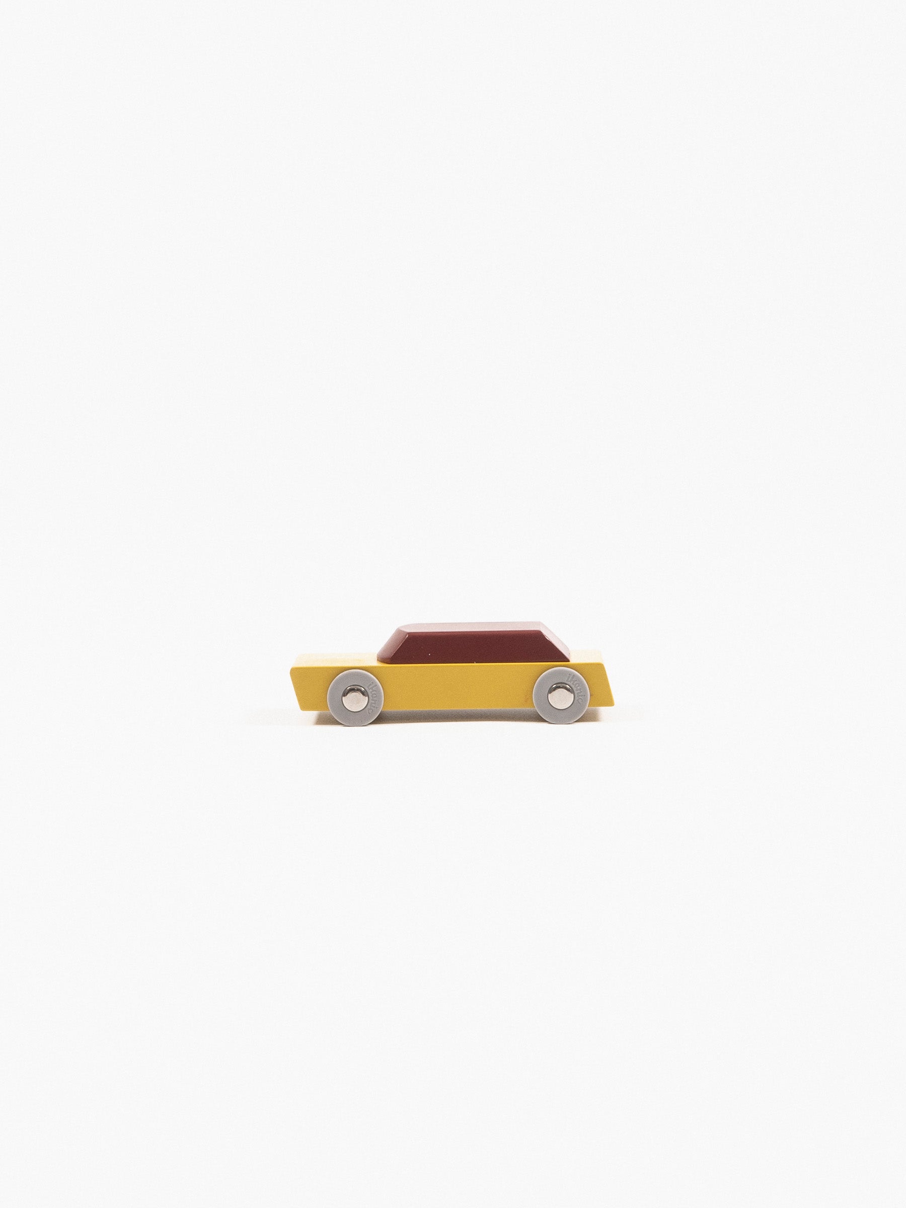 ikonic Floris Hovers Duotone Car 2 Yellow/Red